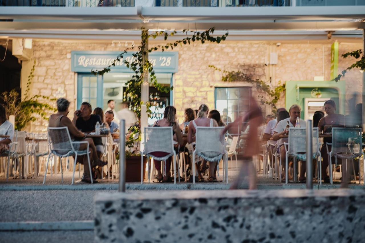 Himara 28 Hotel Exterior photo